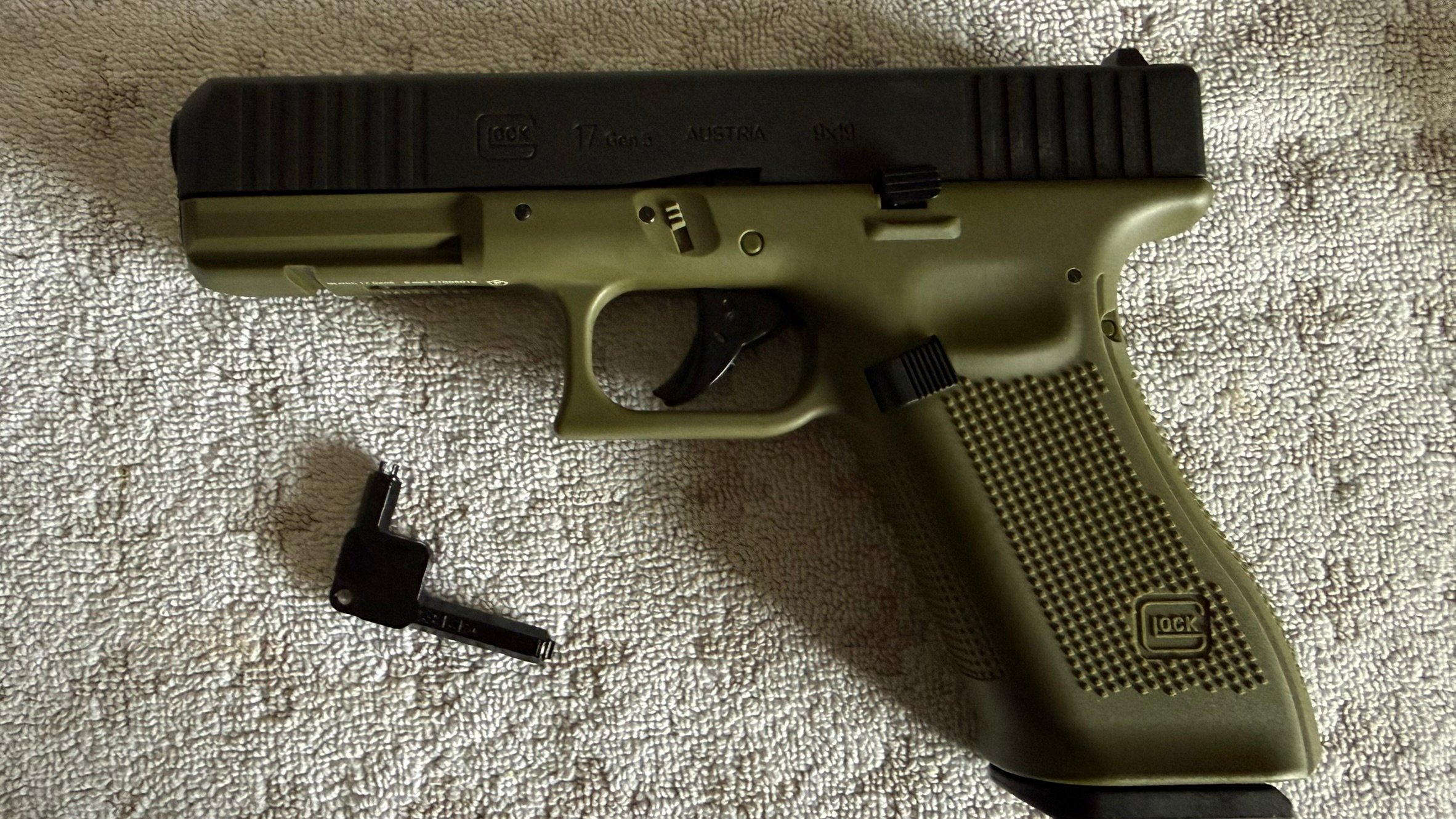 Glock 17 a.JPEG